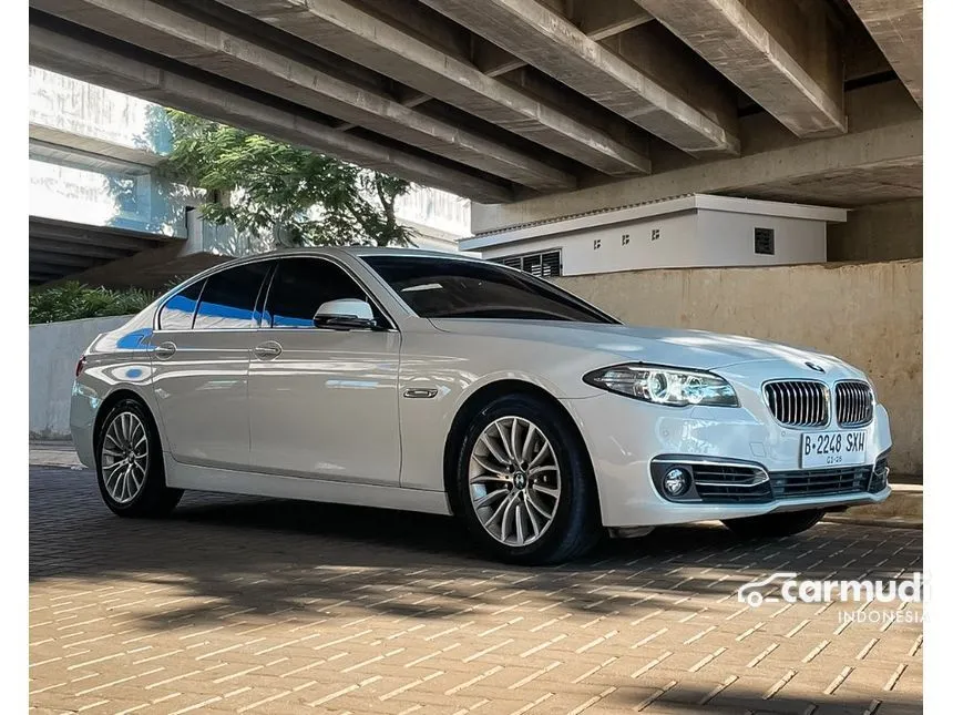 2015 BMW 528i Luxury Sedan