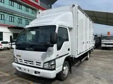 Isuzu Npr n-series Lorry box van 17ft /Bdm7500kg /unregister