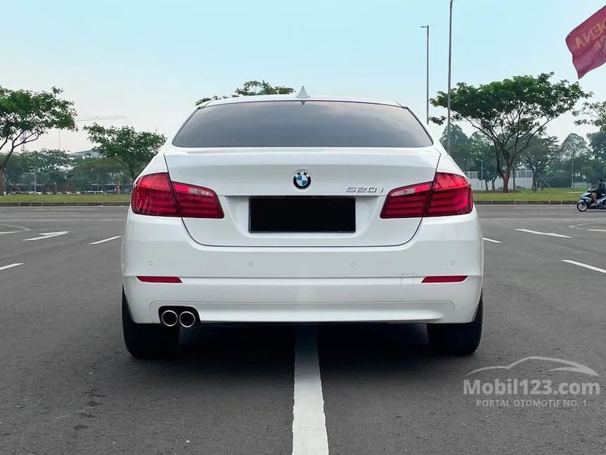 2013 BMW 520i Luxury Sedan