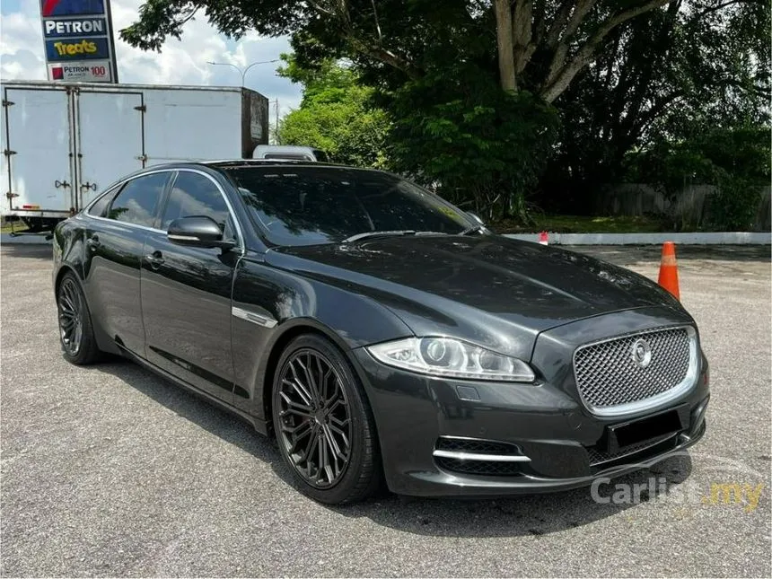 2013 Jaguar XF Luxury Sedan