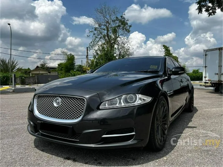 2013 Jaguar XF Luxury Sedan