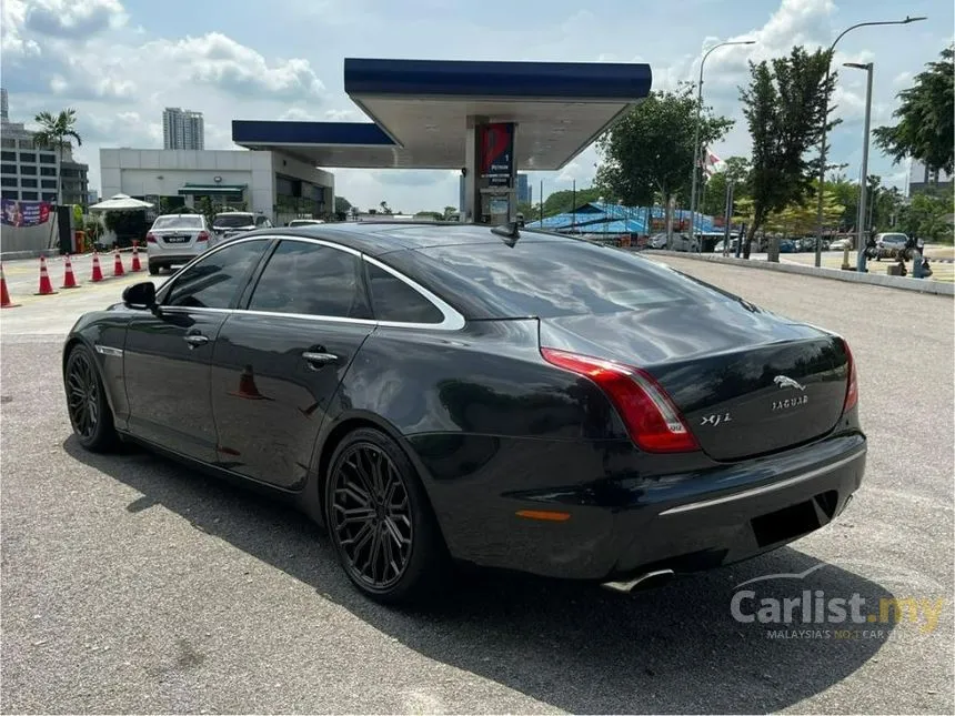 2013 Jaguar XF Luxury Sedan