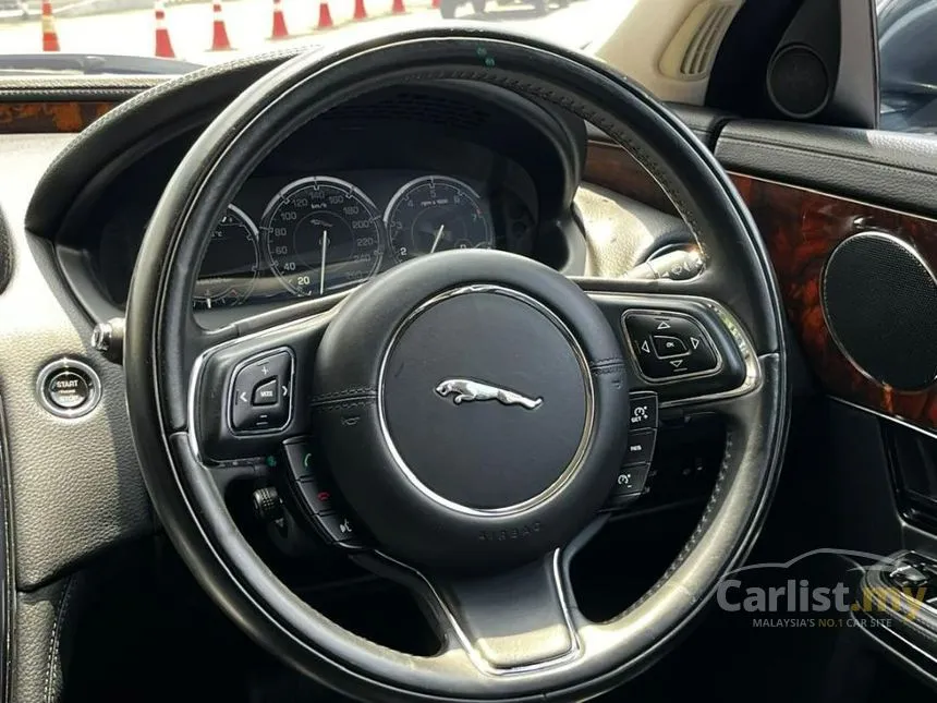 2013 Jaguar XF Luxury Sedan
