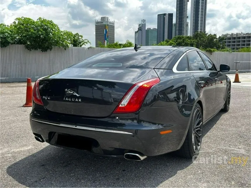 2013 Jaguar XF Luxury Sedan