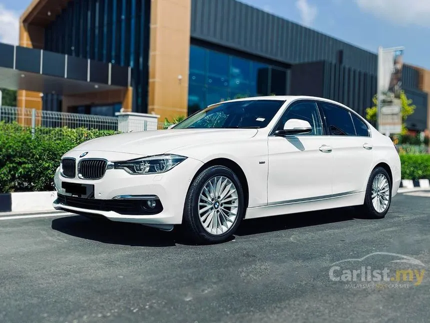 2018 BMW 318i Luxury Sedan