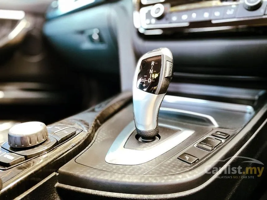 2018 BMW 318i Luxury Sedan