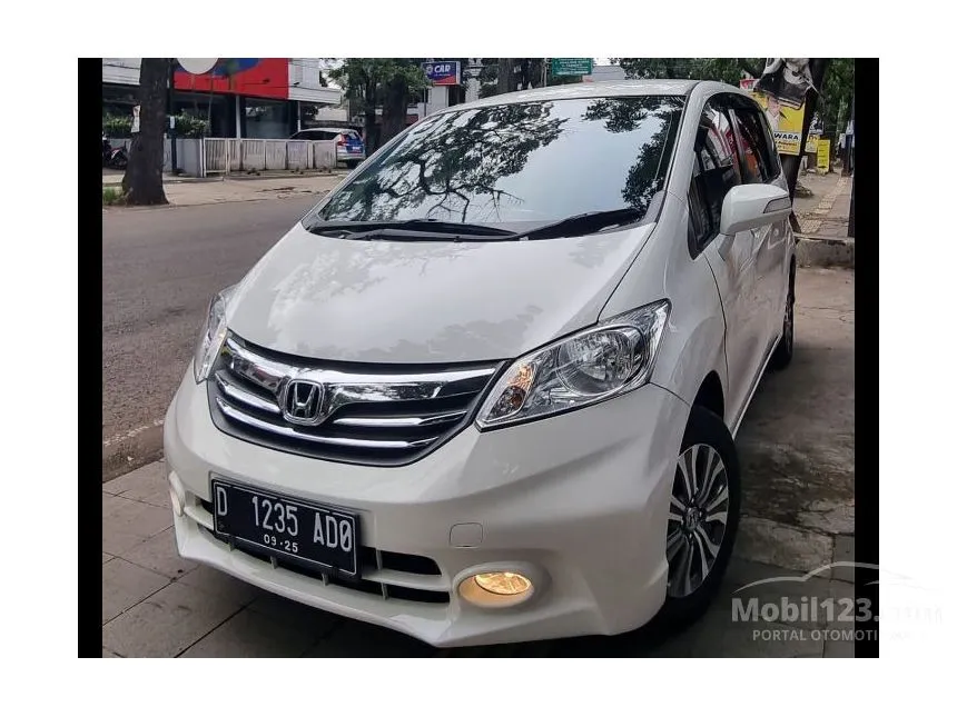Jual Mobil Honda Freed 2015 S 1.5 di Jawa Barat Automatic MPV Hitam Rp 189.000.000