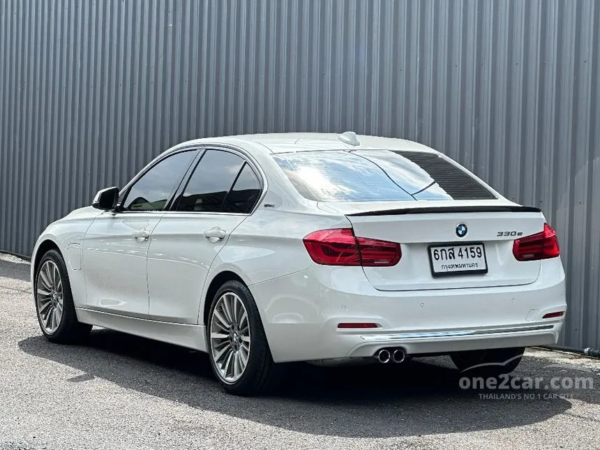 2017 BMW 330e Luxury Sedan