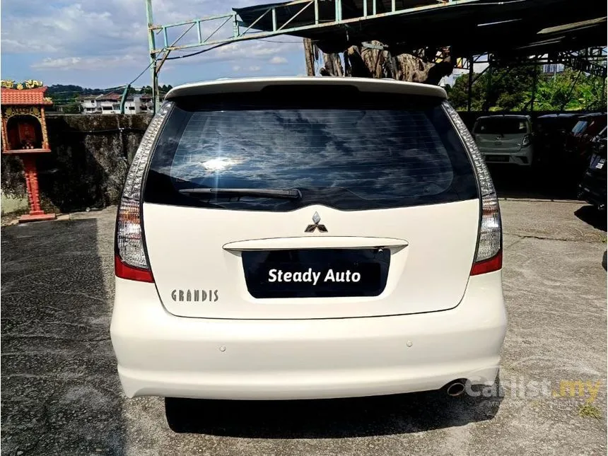 2009 Mitsubishi Grandis MPV