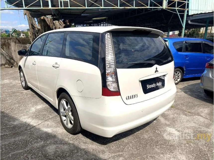 2009 Mitsubishi Grandis MPV