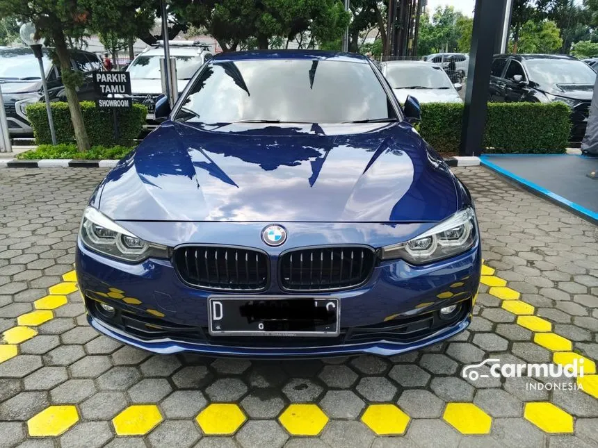 2019 BMW 320i Sport Shadow Edition Sedan