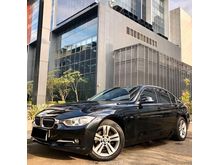 2015 BMW 320i 2.0 Sport Sedan F30 Black On Black TDP100JT Harga Super Murah