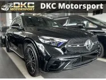 2023 Mercedes-Benz GLC300 2.0 4MATIC AMG Line SUV / DIGITAL LIGHT LED HEADLIGHTS / AMG LINE EXTERIOR PACKAGE / KEYLEES GO / POWERED TAILGATE / AEB /PM