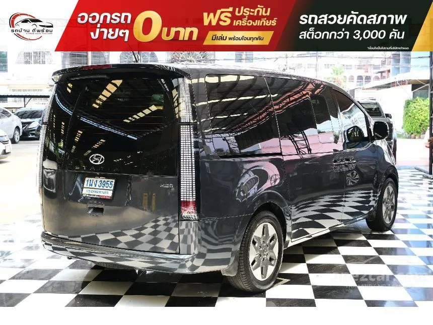 2022 Hyundai Staria SEL Van