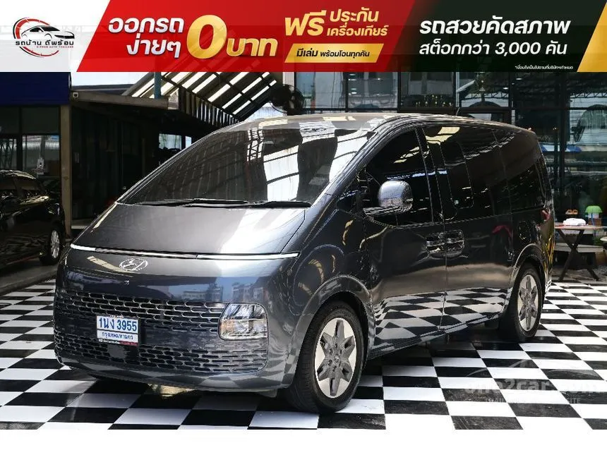 2022 Hyundai Staria SEL Van