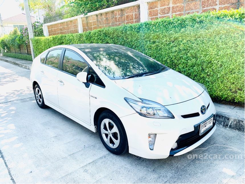 Toyota prius 2013 гибрид