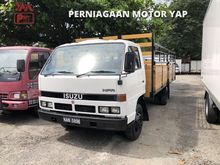 1995 Isuzu NPR59P 3 Ton 17 Feet Wooden Lorry
