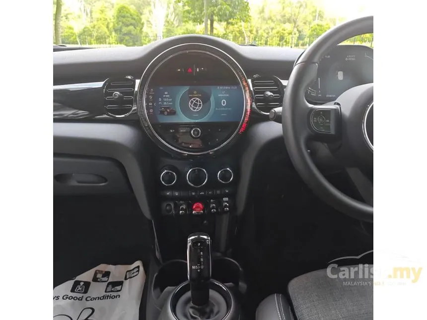 2021 MINI Cooper Premium Plus Package Essential Trim Hatchback