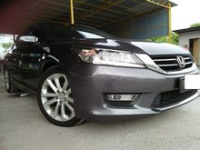 Honda Accord 2.4 VTi-L Sedan,PUSH START,RESERVED CAMERA,PADDLE SHIFT,ECO MODE,ELECTRICAL ADJUSTABLE SEAT,MULTIFUNCTION STEERING,FULLOAN,INDICATOR SIGNAL LED,REAR ,ARM REST PASSENGER,LOW INTERST