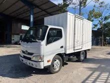 Unregistered 10 Kaki Hino XZU605 Container Box For Sell