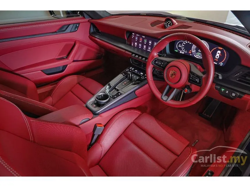 2025 Porsche 911 Carrera 4 GTS Coupe