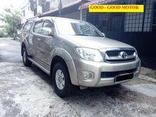 2011 Toyota Hilux 2.5 G Pickup Truck DOUBLE CAB CANOPY FULL SPEC FULL SERVICE RECORD BY TOYOTA