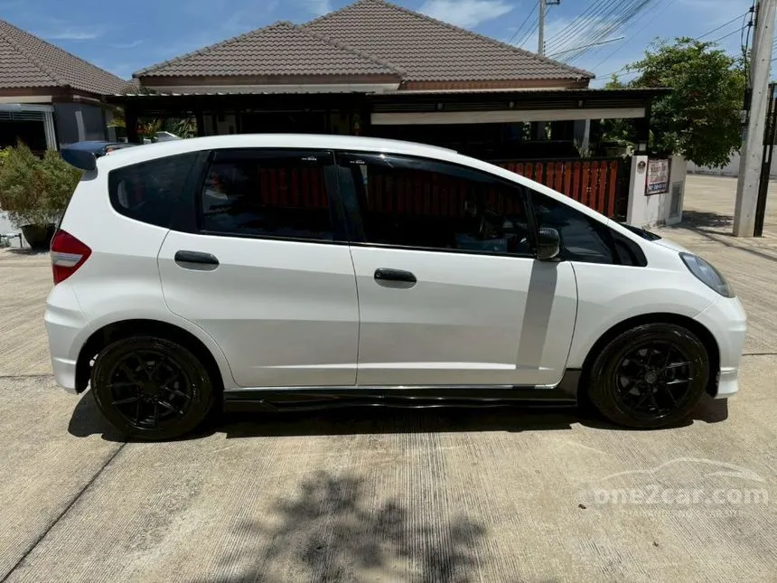 2013 Honda JAZZ SV Hatchback