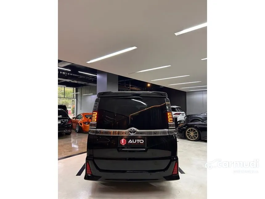 2017 Toyota Voxy MPV