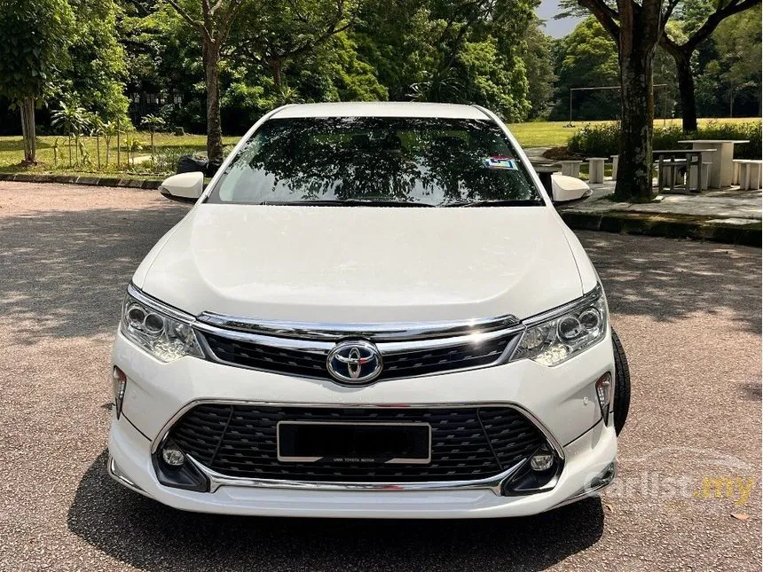 2018 Toyota Camry Hybrid Luxury Sedan