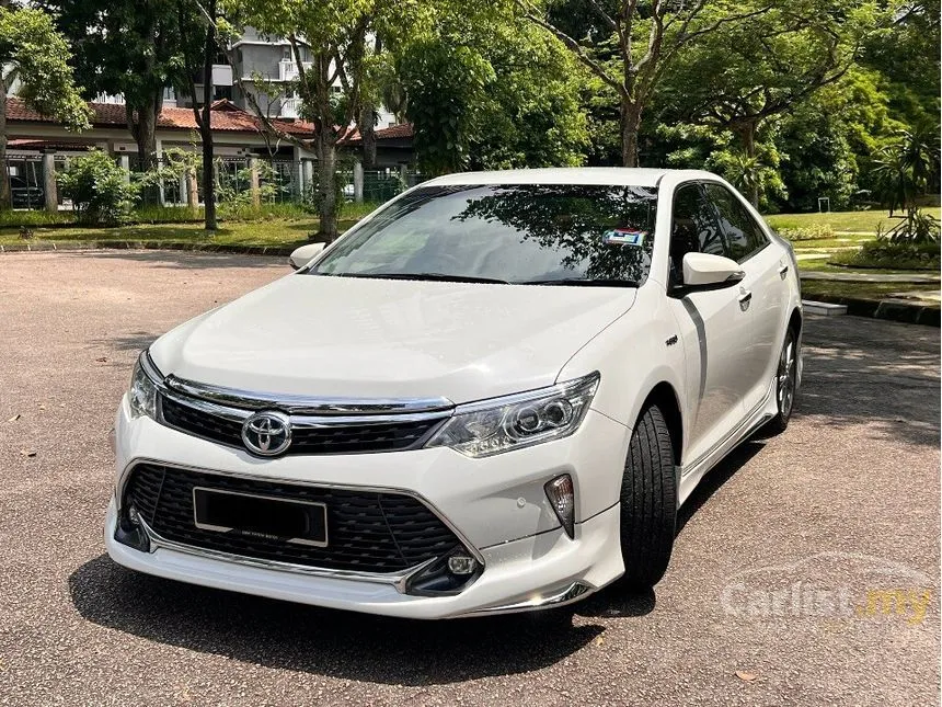 2018 Toyota Camry Hybrid Luxury Sedan