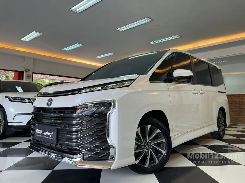 Jual Mobil Toyota Voxy 2023 2.0 di DKI Jakarta Automatic Van Wagon Putih Rp 545.000.000