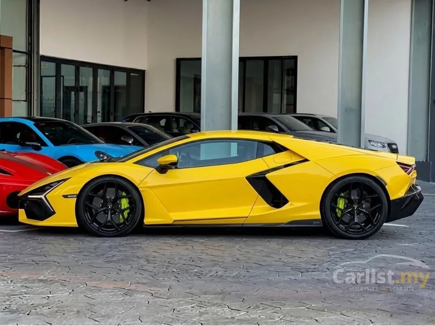 2025 Lamborghini Revuelto Coupe