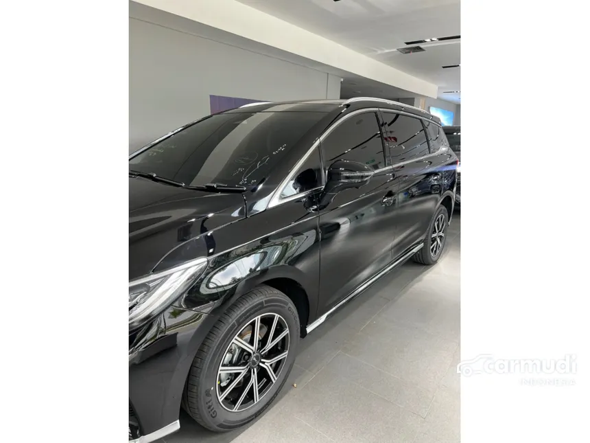 2024 BYD M6 EV Standard Wagon