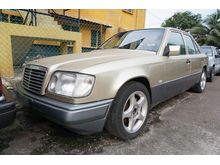 1989 Mercedes-Benz E220 (A) 2.2