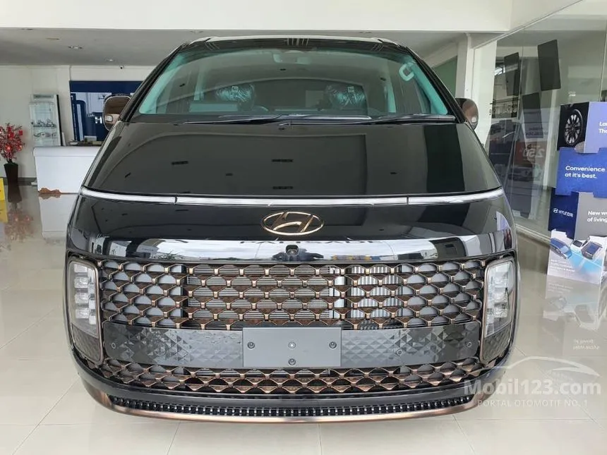 Jual Mobil Hyundai Staria 2024 Signature 9 2.2 di Jawa Barat Automatic Wagon Hitam Rp 900.000.000