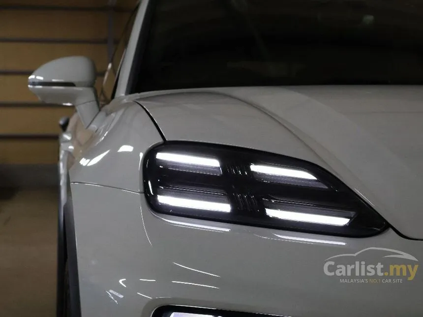 2025 Porsche Macan 4 SUV
