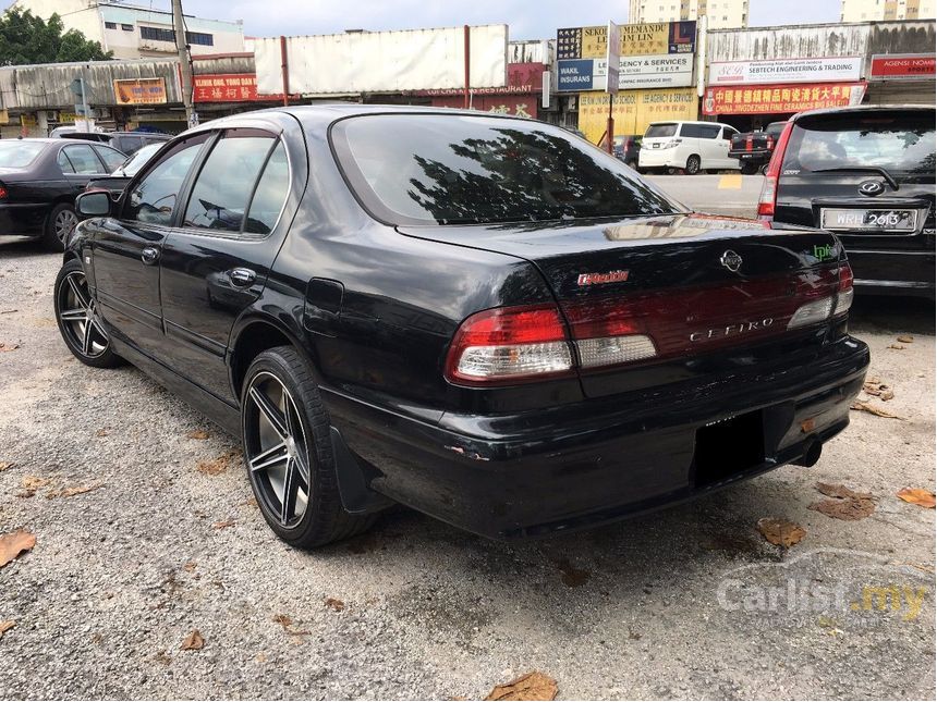 Nissan cefiro 2000