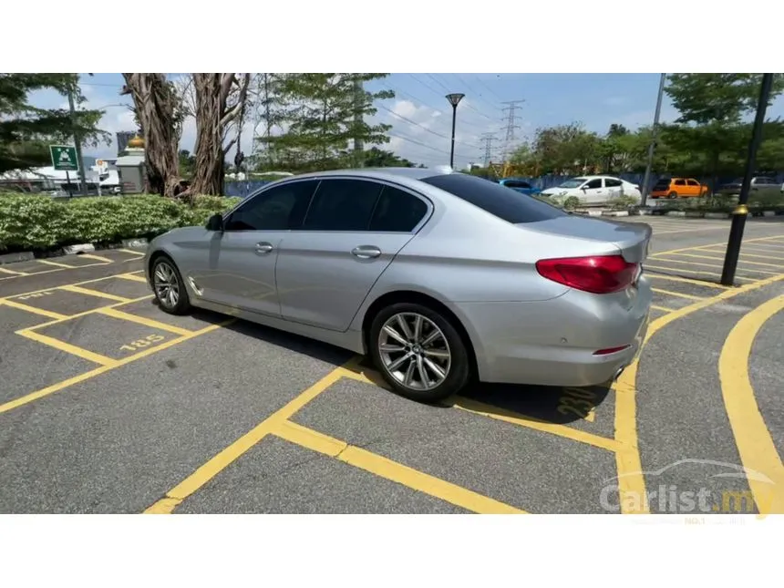 2019 BMW 520i Luxury Sedan