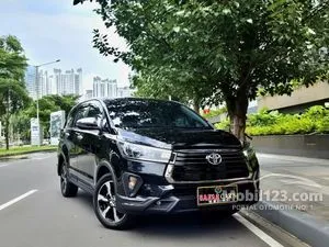 2022 Toyota Kijang Innova 2.4 Venturer MPV
