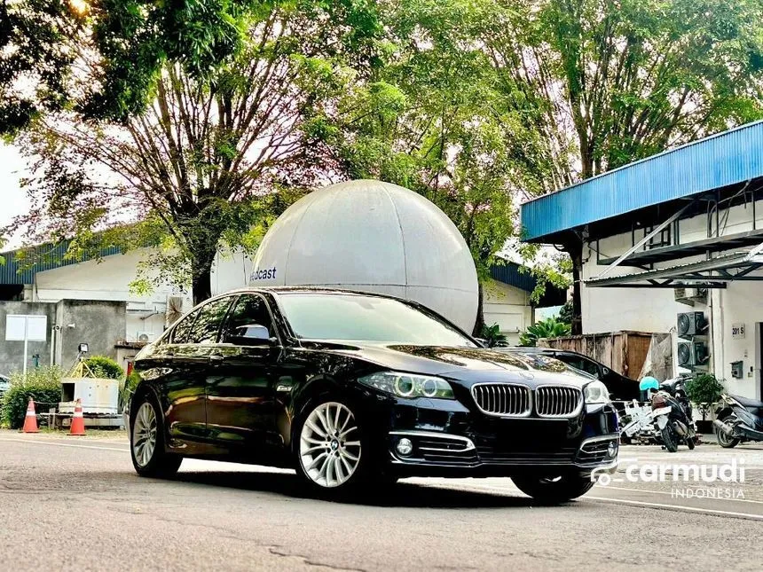 2014 BMW 528i Luxury Sedan