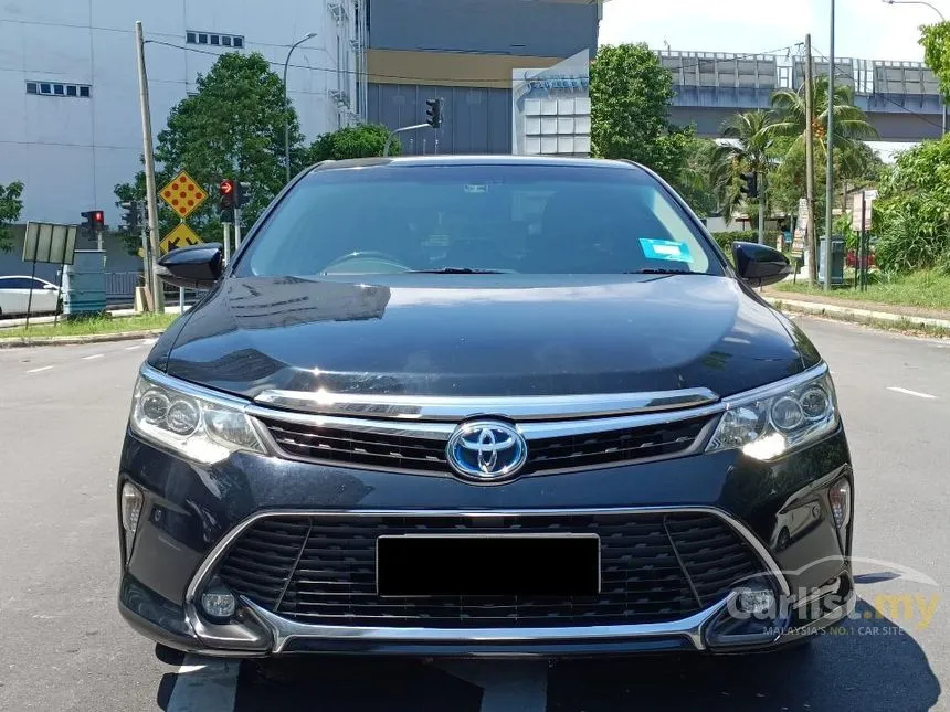2017 Toyota Camry Hybrid Luxury Sedan
