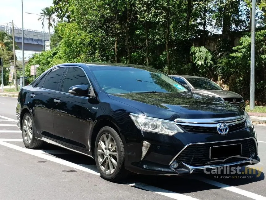 2017 Toyota Camry Hybrid Luxury Sedan