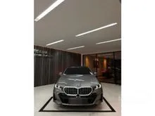 2025 BMW 520i 2.0 M Sport Sedan Gray on Black Odo 2 Rb (TERMURAH)