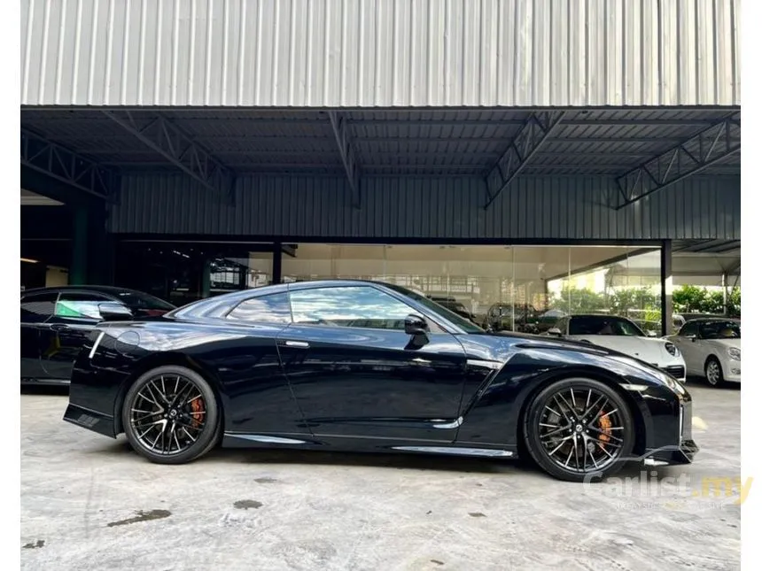 2022 Nissan GT-R Coupe