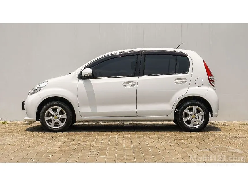 2014 Daihatsu Sirion D Hatchback