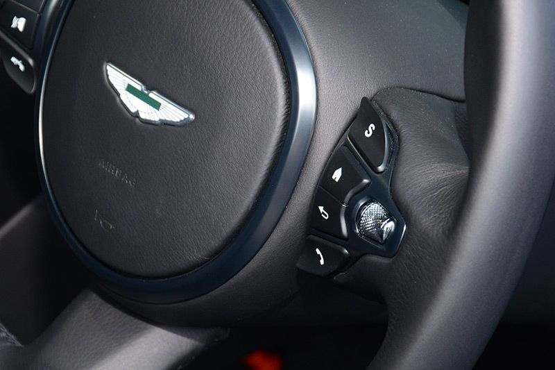 Kedinamisan Aston Martin DB11 Melalui Lensa Kamera 44