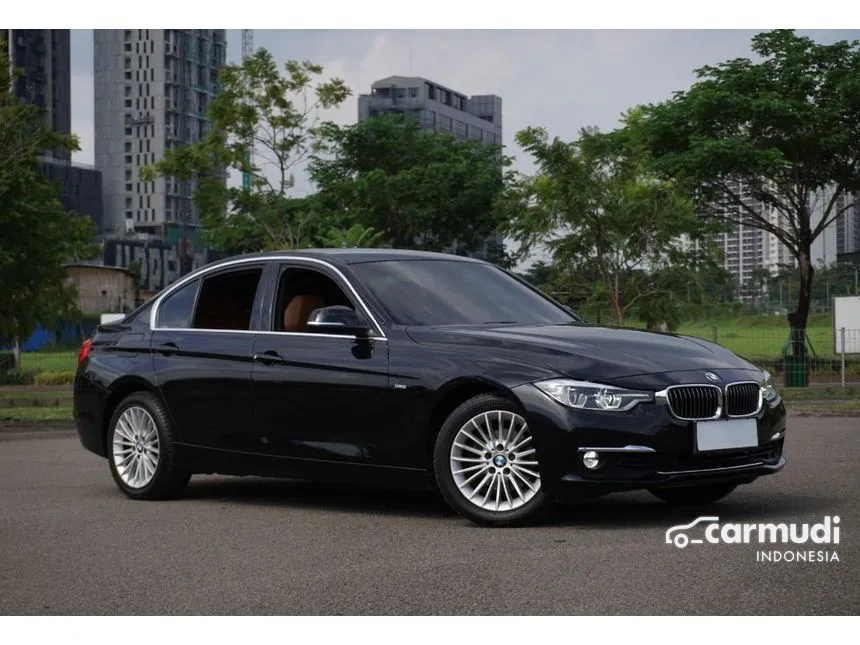 2018 BMW 320i Luxury Sedan