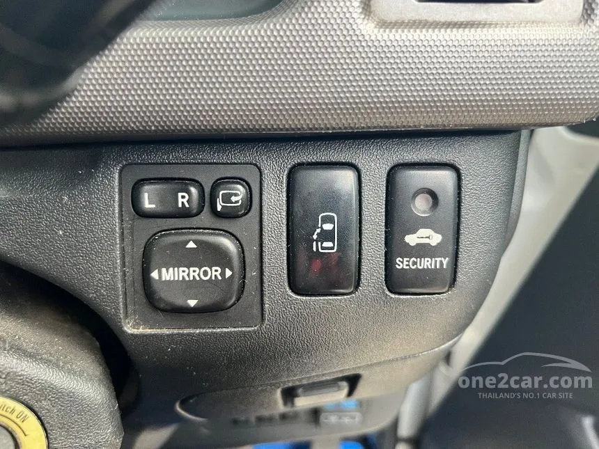 2011 Toyota Ventury V Van