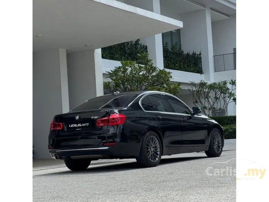 2019 BMW 318i Luxury Sedan