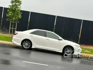 2017 Toyota Camry 2.5 Hybrid Luxury Sedan